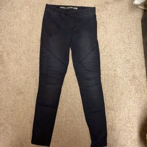 Washed color black/grey pull up jeggings.. if your an edgy girl this is for YOU